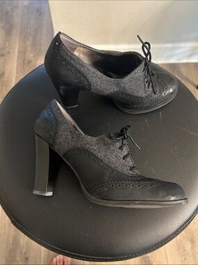 Marc Fisher Black and Gray Lace-Up Heeled Oxfords